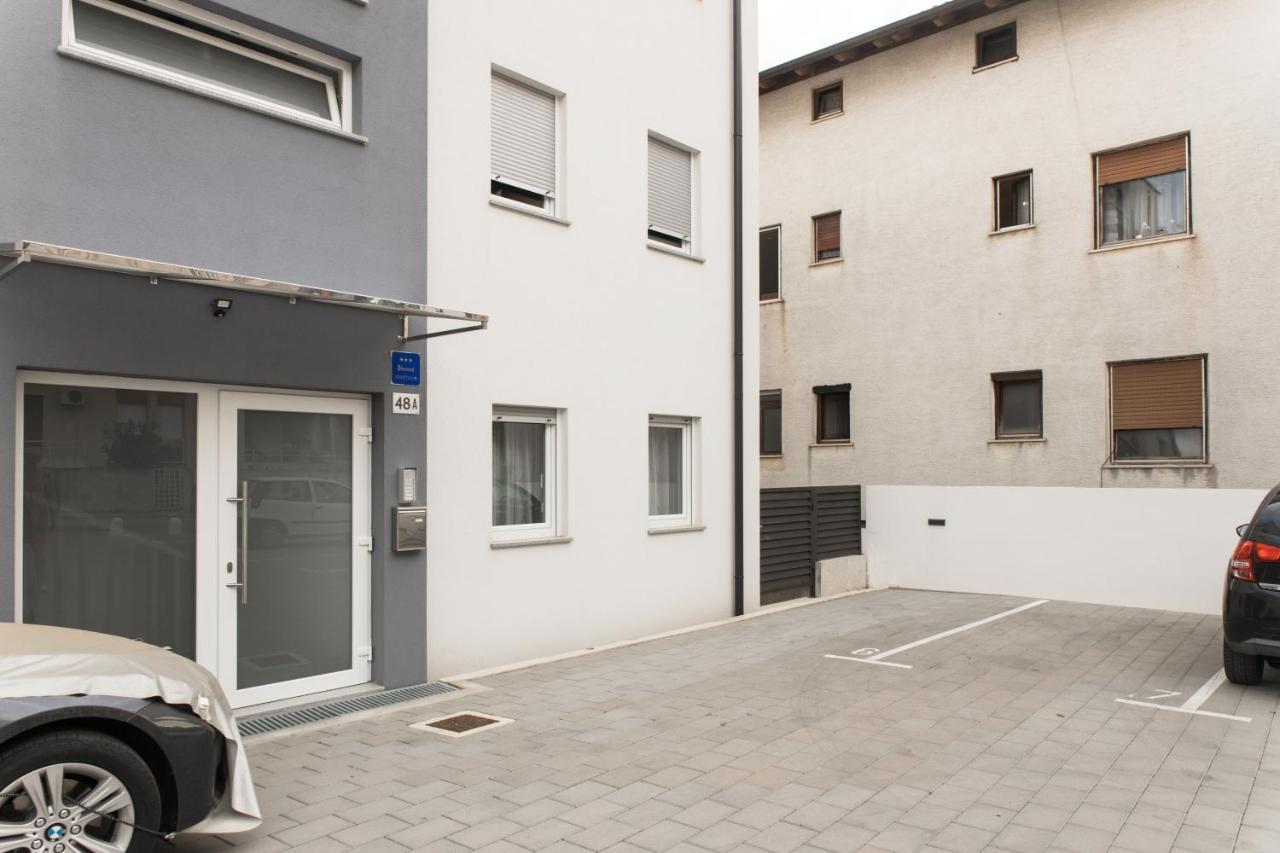Apartment Zara - Luxury Apartment With Private Pool 外观 照片
